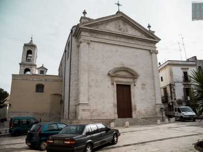 In Piazza Papa Giovanni Paolo II ci fermiamo poi ad ammirare la chiesa matrice dedicata a San Nicola, costruita nel 1410 sui resti di un tempio eretto prima dell�anno Mille